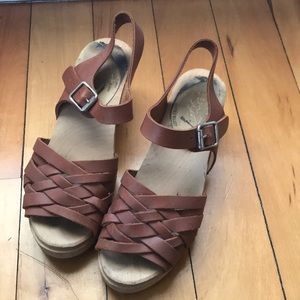 Lotta’s wooden Sandals